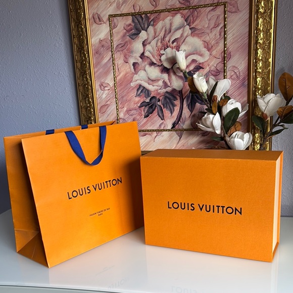 Authentic Orange Shopping Bag and Magnetic clousure Box - Picture 1 of 4